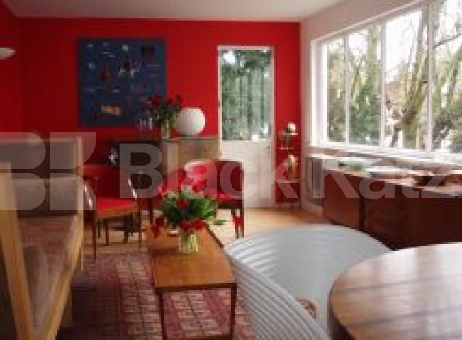 			Wondeful apartment in this landmark listed building. Inclusive of Heating!, 3 Bedroom, 1 bath, 1 reception Serviced Apartments			 Highpoint, North Hill, HIGHGATE